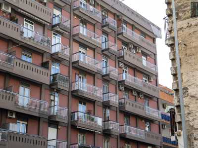 ...imponenti palazzi e note pizzerie